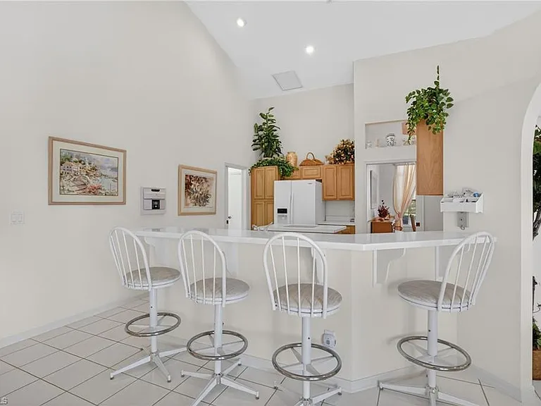 6687 Huntley Ln S — Photo 12