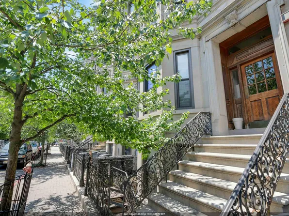 1112 Park Avenue image 1 of 28