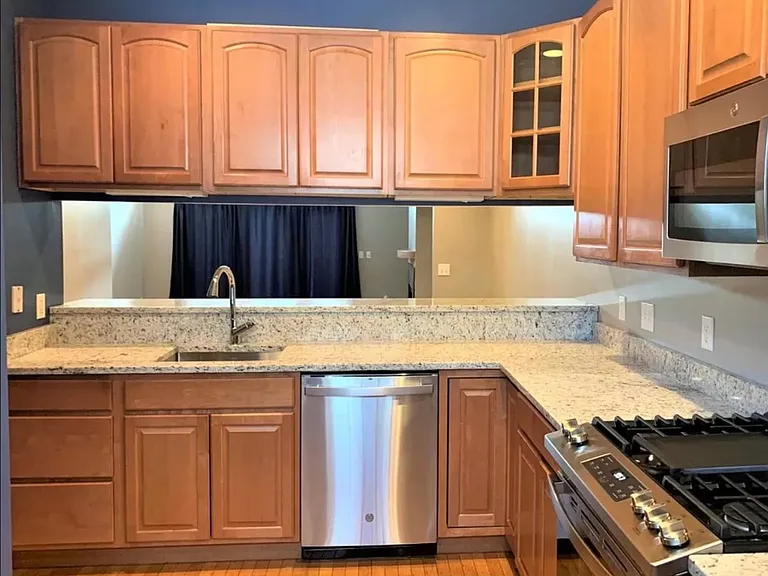 2550 Cleinview Ave — Photo 4