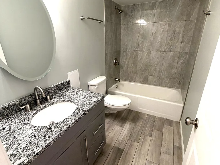 2208 W 111th St #1A — Photo 15