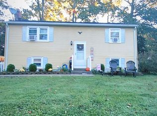 33 Duffy St, Putnam, CT 06260