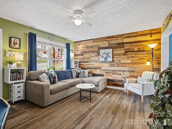 3rd image of 109 Loch Haven Rd