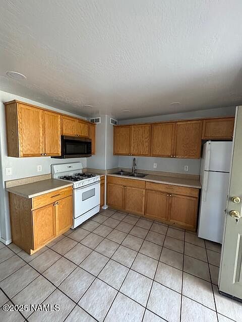 1st image of 2016 N Center St #4