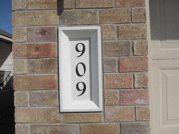 2nd image of 909 Cindy Ln