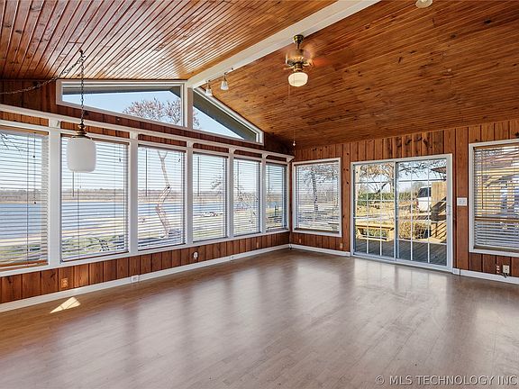 3rd image of 32262 E 720th Rd