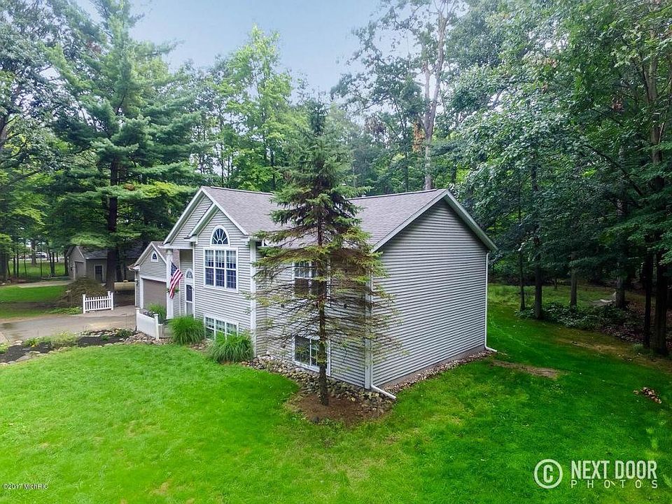 1st image of 11092 Whispering Woods Ln