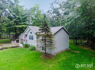11092 Whispering Woods Ln, West Olive, MI 49460