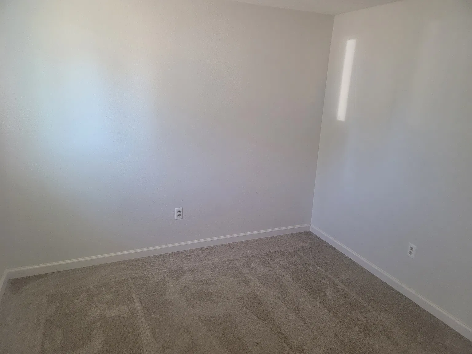 1 bed, 1300 sqft, $700 — Photo 2