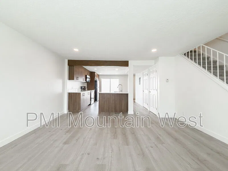 945 S Main St #5