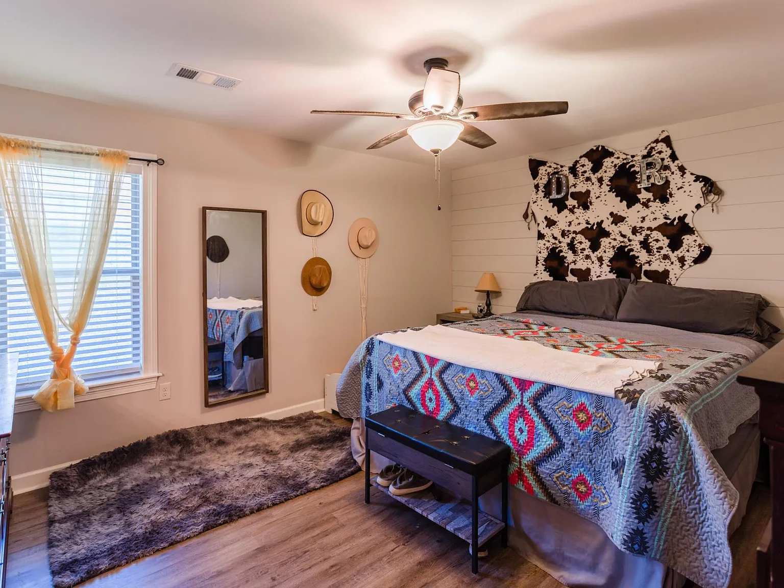 3 bed, 1370 sqft, $1,850 — Photo 4