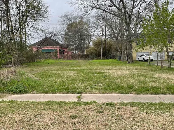 1974 Liberty St, Beaumont, TX 77701