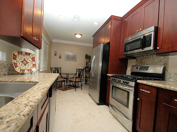 3rd image of 978 N Bender Ave