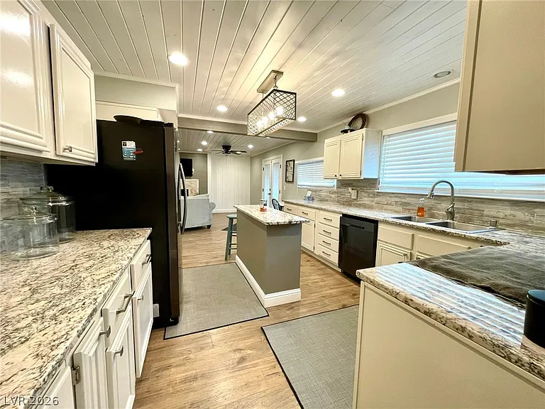 2246 Windsor Dr — Photo 11