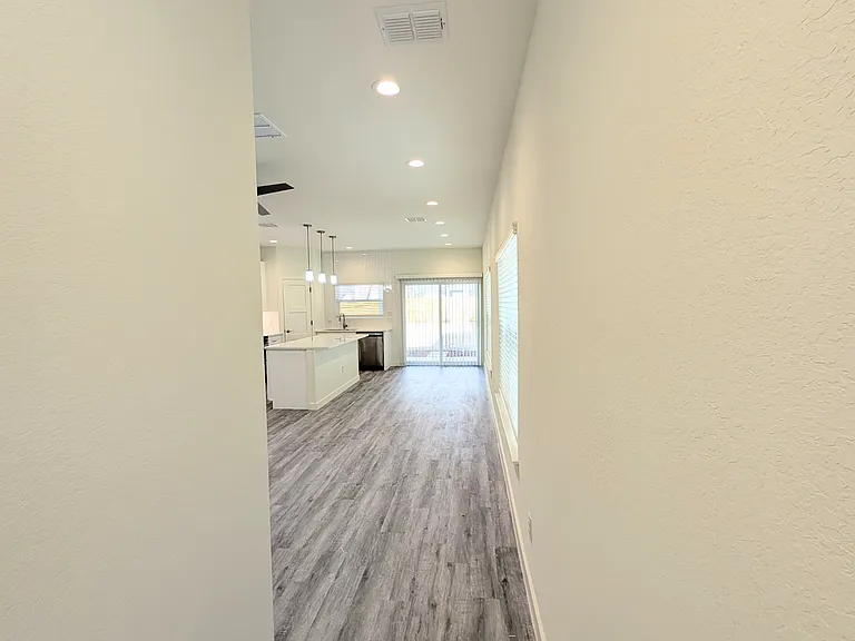 625 Essex St — Photo 2