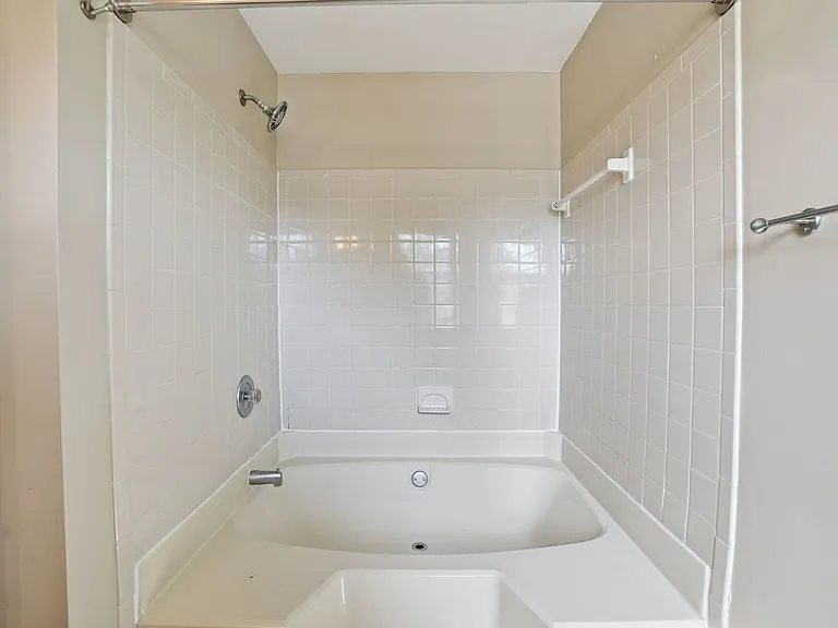 8633 Beekman Pl #33D — Photo 15