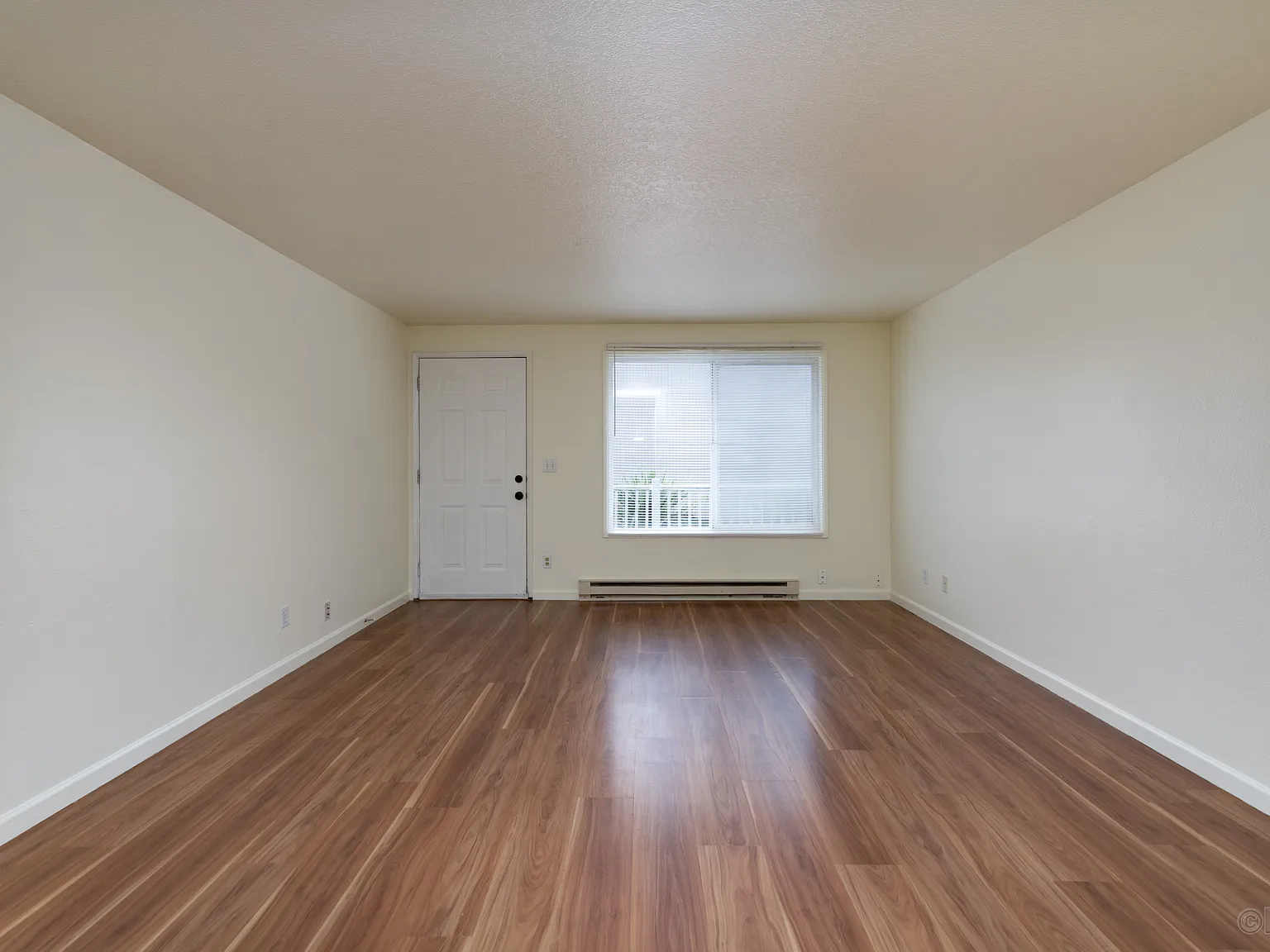 3 bed, 1.5 bath, 1176 sqft, $1,475 — Photo 3