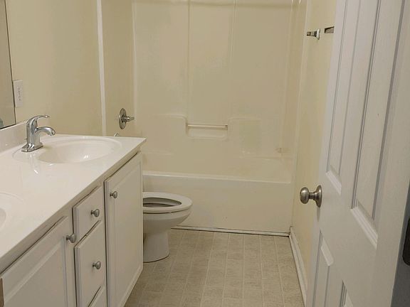 3rd image of 510 Vallie Ln