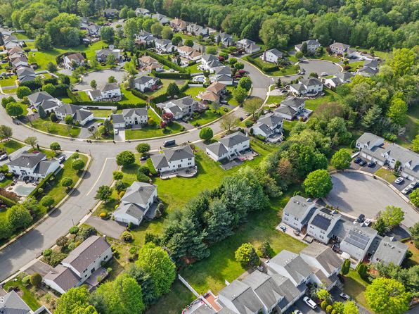 74 Kingfisher Court, Marlboro, NJ 07746