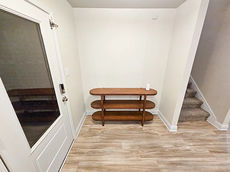 5440 Leeds Ln — Photo 2