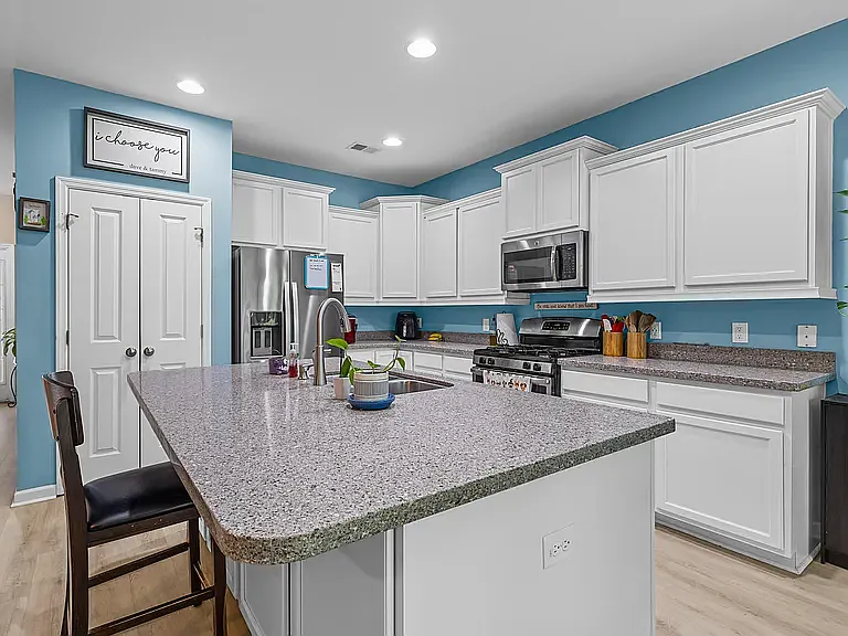 5 bed, 2669 sqft, $875 — Photo 4