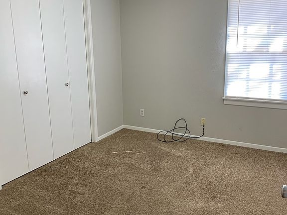 5th image of 2820 N Elm Ave