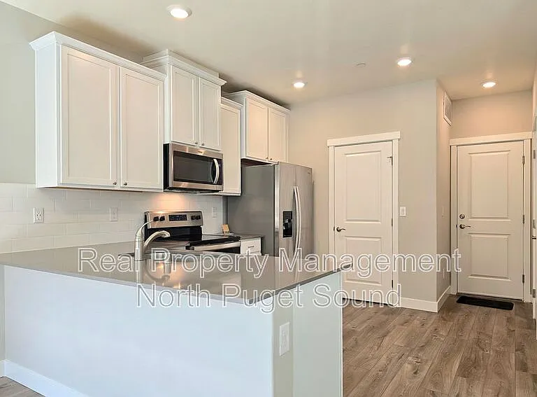 8303 Gilman Way — Photo 7