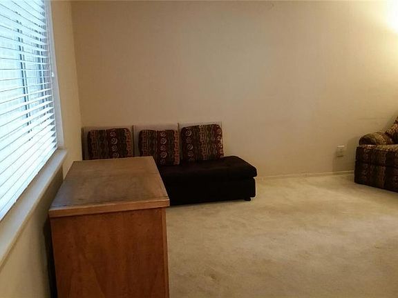 3rd image of 102 Harbor Dr Unit 105