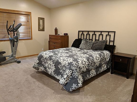 5th image of 9560 Forest Glen Dr
