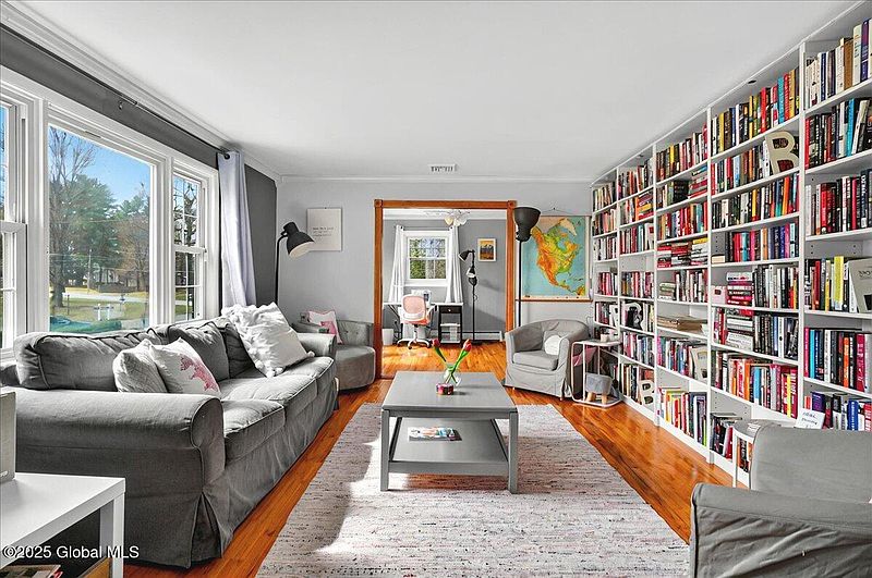 4th image of 19 Hillcrest Drive