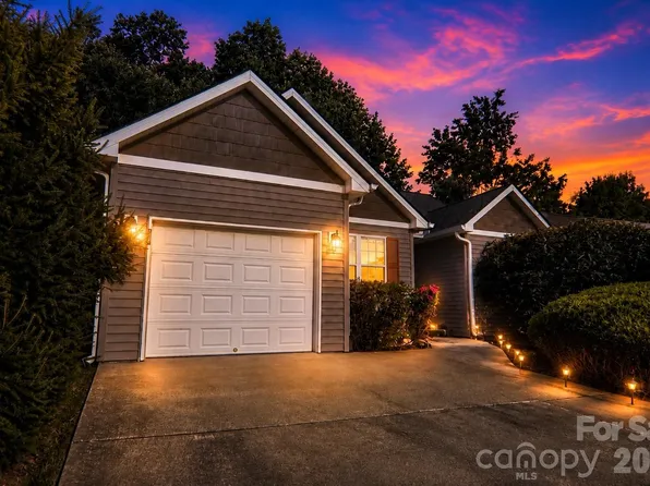 102 Woodcreek Cir, Swannanoa, NC 28778