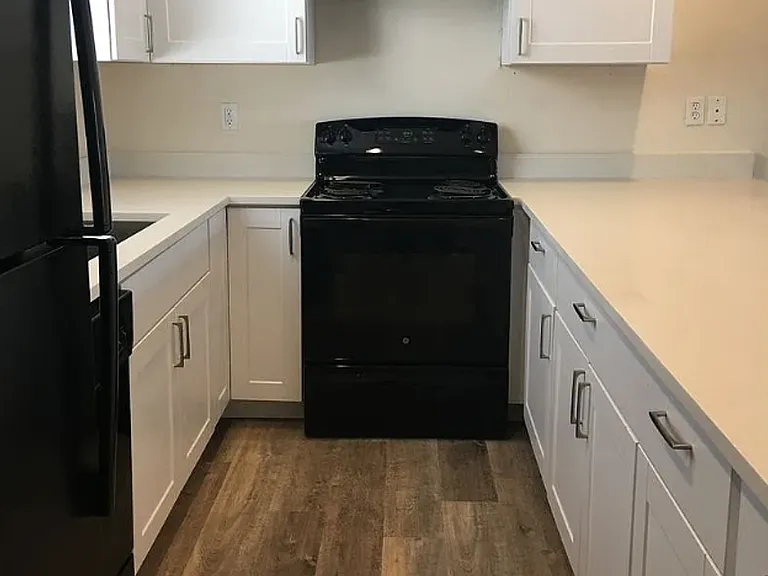 500 Red Table Apartments — Photo 58