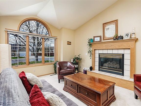 5th image of 3721 Fort Laramie Dr