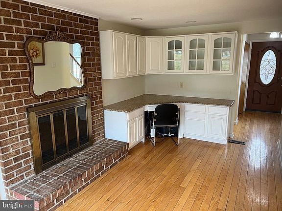 5th image of 614 Camelot Dr