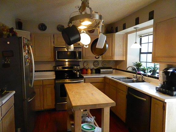 3rd image of 217 Spanishwoods Dr