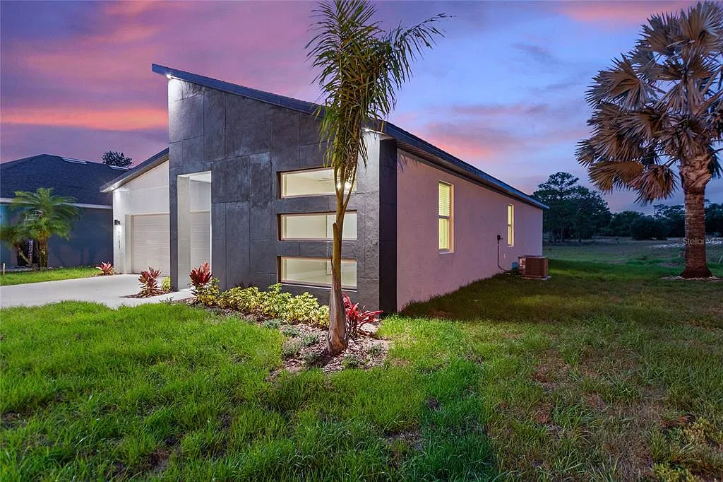4 bed, 2.0 bath, 1790 sqft, $2,095 — Photo 4