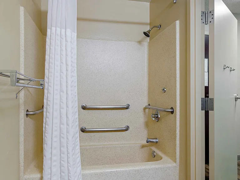 Studio Suite - 1 Queen Bed