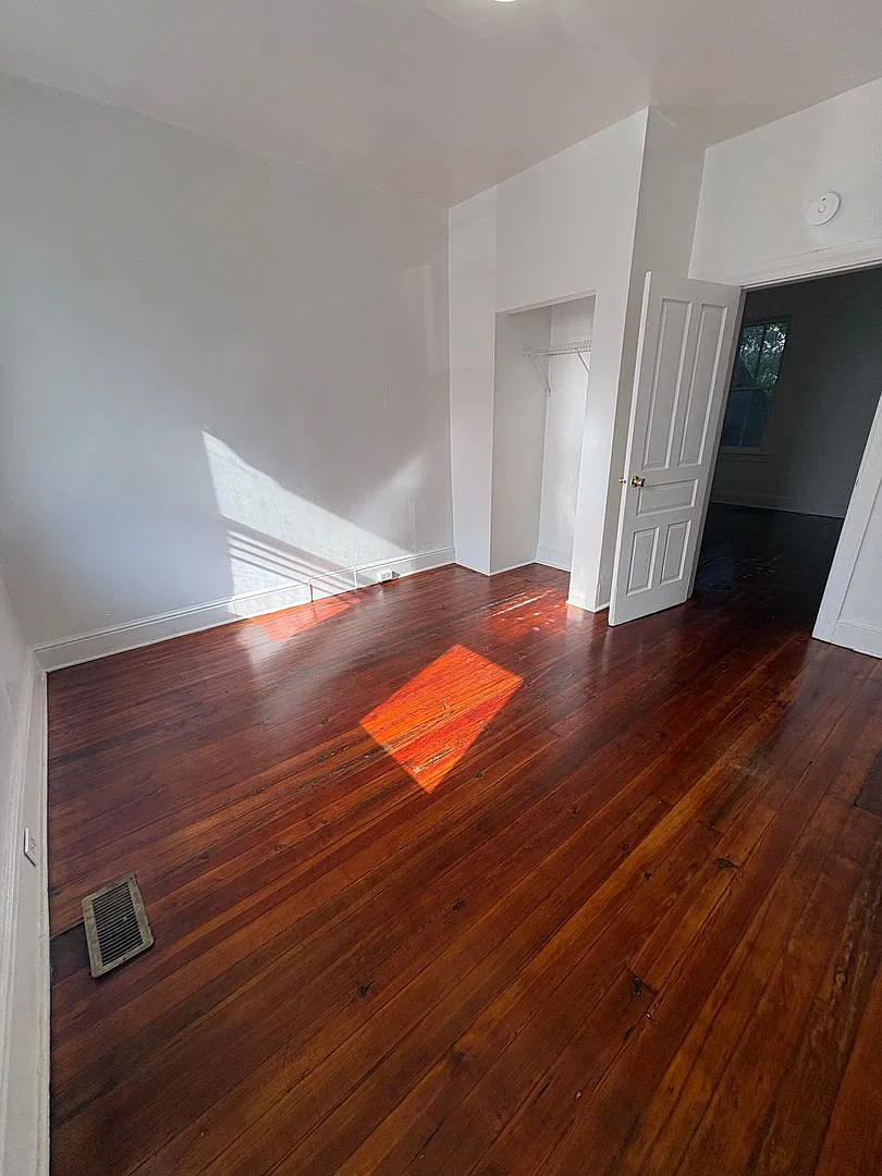 1st floor 1 Bedroom in York City — Photo 4