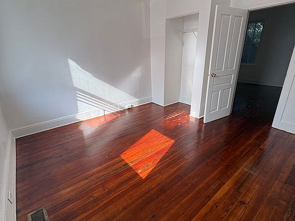 4th image of 527 E Philadelphia St #1