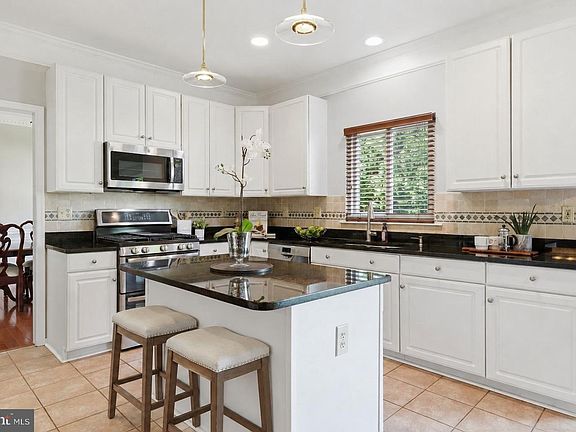 5th image of 17818 Cricket Hill Dr