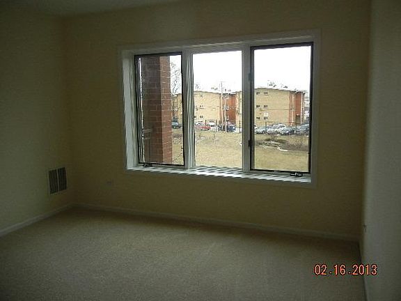 4th image of 5055 W Madison St #205