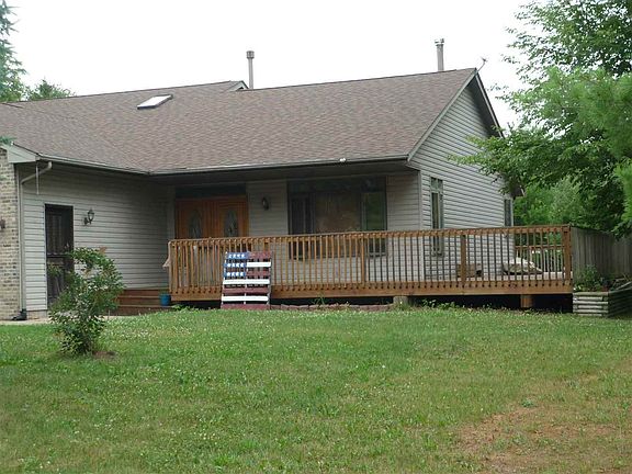 3rd image of 101 New Foundland Pl NE