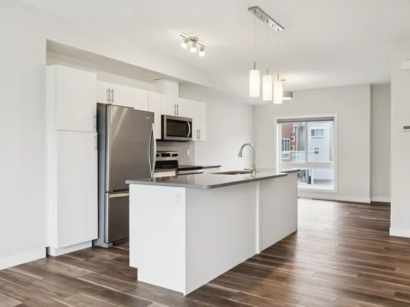 979 Crystallina Nera Way NW, Edmonton, AB T5Z 0S3