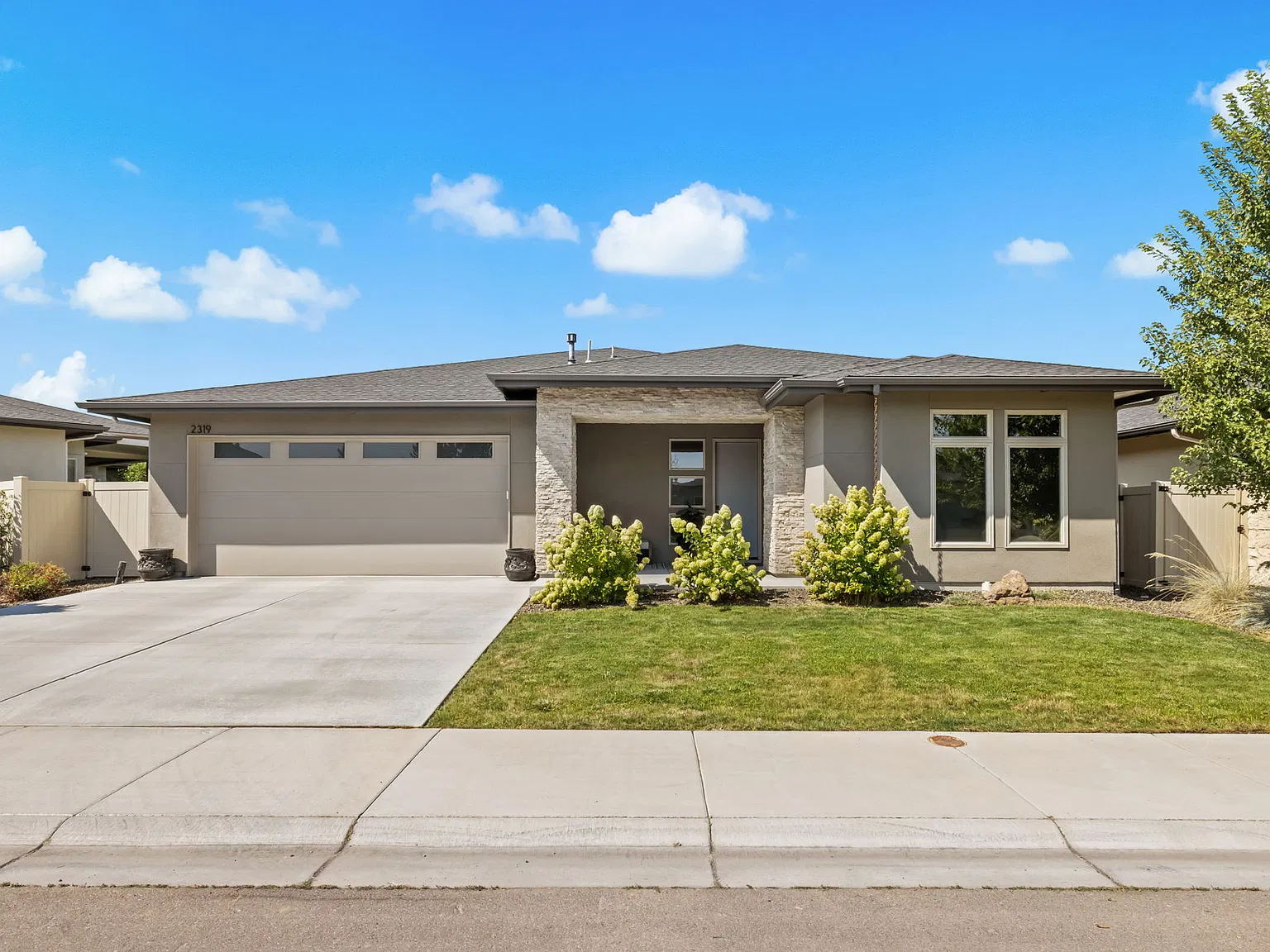3 bed, 1927 sqft, $3,000 — Photo 1