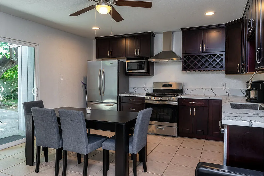 134 Tropicana Dr — Photo 3