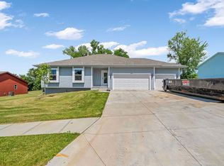 1317 Silver Ln, Crescent, IA 51526