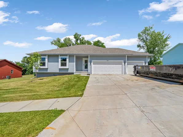 1317 Silver Ln, Crescent, IA 51526