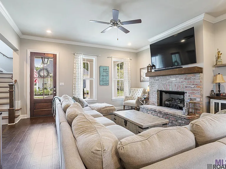 1199 Haymarket St — Photo 4