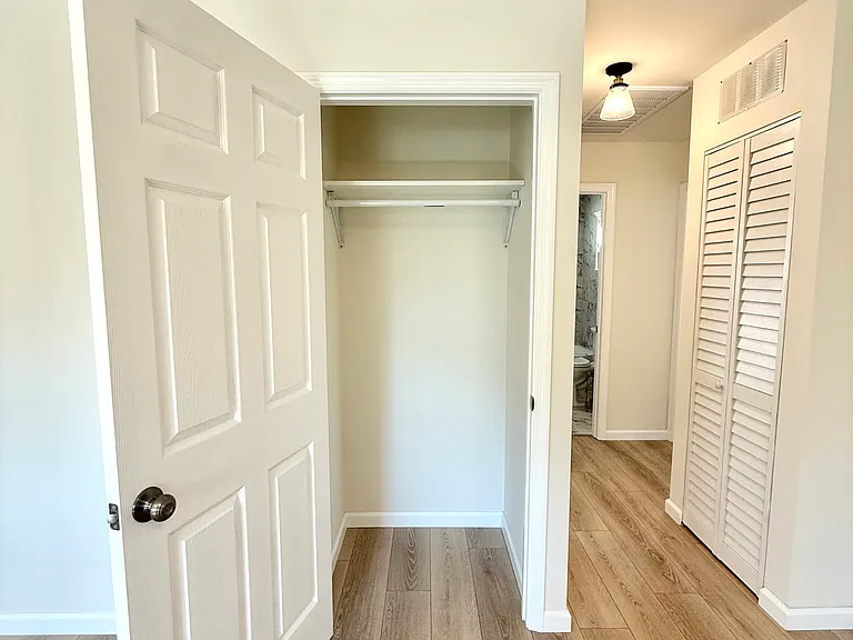 14606 Gilmore St #5 — Photo 8