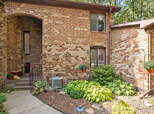 2585 Chatham Woods Dr SE, Grand Rapids, MI 49546