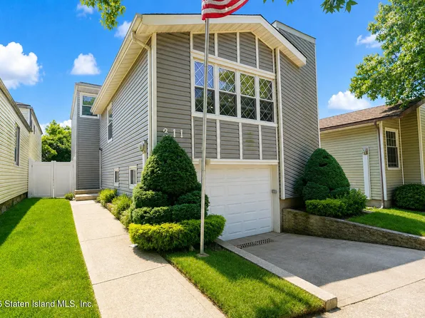 311 Green Valley Rd, Staten Island, NY 10312